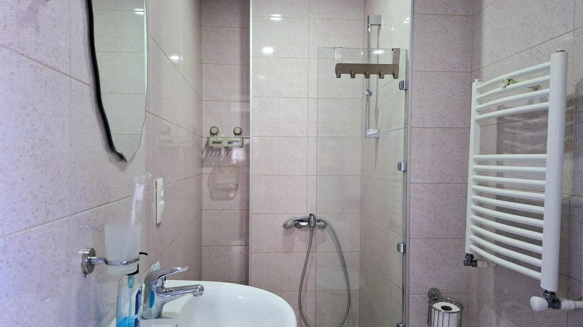 City Center Studio Apt. Near Rustaveli Av. 트빌리시 아파트
